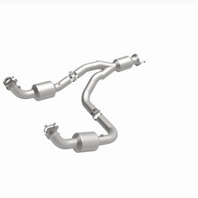 Load image into Gallery viewer, MagnaFlow 12-20 Chevrolet Express 4500 Underbody 6.0L Direct Fit Catalytic Converter