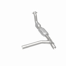 Load image into Gallery viewer, MagnaFlow 99-00 Ford Exped 4.6L Direct Fit Converter