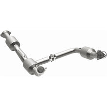 Load image into Gallery viewer, MagnaFlow 18-20 Chevrolet Express 2500 Single Underbody 4.3L Direct Fit Catalytic Converter