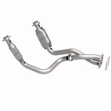 Load image into Gallery viewer, MagnaFlow 2005 Ford F-250 Super Duty 6.8L Direct Fit Converter