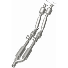 Load image into Gallery viewer, MagnaFlow 2006 Volkswagen Passat 3.6L Direct Fit Converter