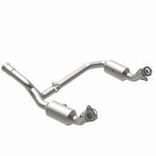 Load image into Gallery viewer, MagnaFlow 19-20 GMC Sierra 1500 Single Underbody 4.3L/5.3L Direct Fit Catalytic Converter