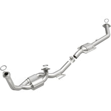 Load image into Gallery viewer, MagnaFlow 98-00 Sienna V6 3 OEM Underbody Direct Fit Converter