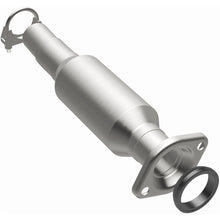 Load image into Gallery viewer, MagnaFlow 04-06 Toyota Sienna 3.3L Direct Fit Converter