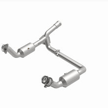 Load image into Gallery viewer, MagnaFlow 19-20 GMC Sierra 1500 Single Underbody 4.3L/5.3L Direct Fit Catalytic Converter