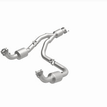 Load image into Gallery viewer, MagnaFlow 12-20 Chevrolet Express 4500 Underbody 6.0L Direct Fit Catalytic Converter