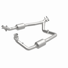 Load image into Gallery viewer, MagnaFlow 2003 Ford E-350 Super Duty 5.4L Direct Fit Converter