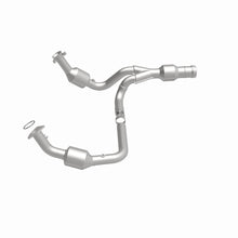 Load image into Gallery viewer, MagnaFlow 11-14 Escalade 6.2 Underbody Direct Fit Converter