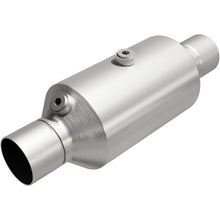 Load image into Gallery viewer, MagnaFlow 2.25 w/dual O2 5in. Spun Universal Converter