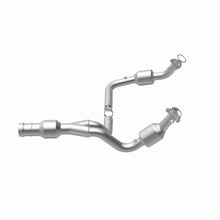 Load image into Gallery viewer, MagnaFlow 11-14 Escalade 6.2 Underbody Direct Fit Converter