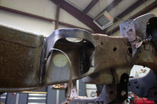 Load image into Gallery viewer, Rustbuster Front Cab Mount Right Side