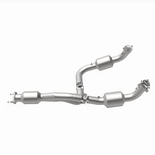 Load image into Gallery viewer, MagnaFlow 12-20 Chevrolet Express 4500 Underbody 6.0L Direct Fit Catalytic Converter