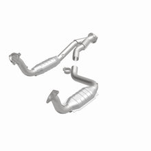 Load image into Gallery viewer, MagnaFlow 2003 Chevrolet SSR 5.3L Direct Fit Converter