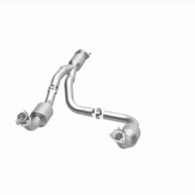 Load image into Gallery viewer, MagnaFlow 12-20 Chevrolet Express 4500 Underbody 6.0L Direct Fit Catalytic Converter