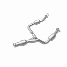 Load image into Gallery viewer, MagnaFlow 11-14 Escalade 6.2 Underbody Direct Fit Converter