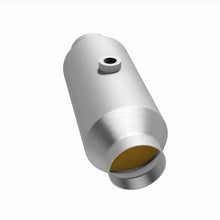 Load image into Gallery viewer, MagnaFlow Universal Catalytic Converter 2.5in CA Spun Mid-Bed