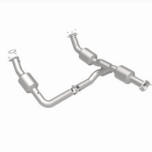 Load image into Gallery viewer, MagnaFlow 18-20 Chevrolet Express 2500 Single Underbody 4.3L Direct Fit Catalytic Converter