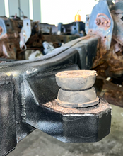Load image into Gallery viewer, Rust Buster 2004-2012 Chevy Colorado &amp; GMC Canyon Front Cab Body Mount - Right