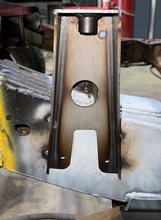 Load image into Gallery viewer, Rust Buster 2004-2012 Colorado Front Bed Mount - Right