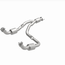 Load image into Gallery viewer, MagnaFlow 12-20 Chevrolet Express 4500 Underbody 6.0L Direct Fit Catalytic Converter