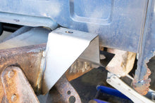 Load image into Gallery viewer, Rust Buster 1988-1998 Chevrolet &amp; GMC C/K 1500 &amp; 2500 Bed and Cab Mount Brackets - Left