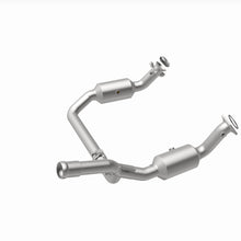Load image into Gallery viewer, MagnaFlow 19-20 GMC Sierra 1500 Single Underbody 4.3L/5.3L Direct Fit Catalytic Converter