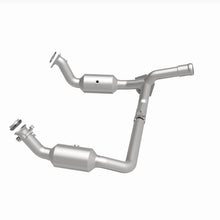 Load image into Gallery viewer, MagnaFlow 19-20 GMC Sierra 1500 Single Underbody 4.3L/5.3L Direct Fit Catalytic Converter