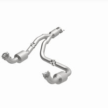 Load image into Gallery viewer, MagnaFlow 12-20 Chevrolet Express 4500 Underbody 6.0L Direct Fit Catalytic Converter