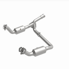 Load image into Gallery viewer, MagnaFlow 19-20 GMC Sierra 1500 Single Underbody 4.3L/5.3L Direct Fit Catalytic Converter