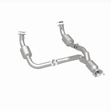 Load image into Gallery viewer, MagnaFlow 12-20 Chevrolet Express 4500 Underbody 6.0L Direct Fit Catalytic Converter