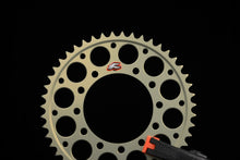 Load image into Gallery viewer, Renthal 25+ Yamaha MT-07/ 2026YZF-R7/ Tracer 7 Rear Hard Anodized CW - 520-43P