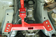 Load image into Gallery viewer, UMI Performance 82-92 GM F-Body Tunnel Mounted Trq. Arm Fits T5 700R4- No Loop - Red