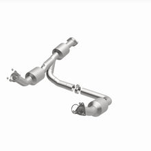 Load image into Gallery viewer, MagnaFlow 18-20 Chevrolet Express 2500 Single Underbody 4.3L Direct Fit Catalytic Converter