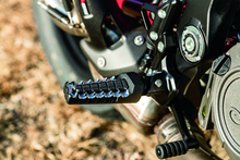 Load image into Gallery viewer, Kuryakyn Splined Adaptor Black