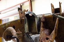 Load image into Gallery viewer, Rustbuster Middle Body Mount