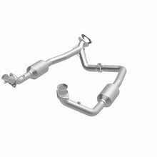 Load image into Gallery viewer, MagnaFlow 2003 Ford E-350 Super Duty 5.4L Direct Fit Converter