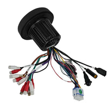 Load image into Gallery viewer, DS18 2.75in LCD screen 1 Zone 4 volts Output BT RDS 4 x 40 Watts Silicone Cover Headunit