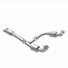 Load image into Gallery viewer, MagnaFlow 12-20 Chevrolet Express 4500 Underbody 6.0L Direct Fit Catalytic Converter