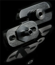 Load image into Gallery viewer, Weapon R 85-05 Toyota 2.0L -3.0L Fuel Rail Adapter