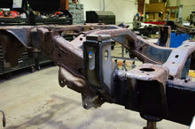 Load image into Gallery viewer, Rustbuster 09-24 RAM 1500 Forward Bed Mount - Left