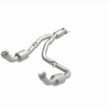 Load image into Gallery viewer, MagnaFlow 12-20 Chevrolet Express 4500 Underbody 6.0L Direct Fit Catalytic Converter