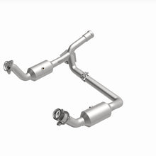 Load image into Gallery viewer, MagnaFlow 19-20 GMC Sierra 1500 Single Underbody 4.3L/5.3L Direct Fit Catalytic Converter