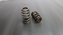 Load image into Gallery viewer, Ferrea 05-08 Harley-Davidson Twin Cam 1.100/1.445 OD .650/1.000in ID Beehive Valve Springs- Set of 4