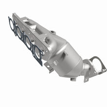 Load image into Gallery viewer, MagnaFlow Direct Fit Catalytic Converter 20-21 Nissan Kicks 1.6L Single Manifold