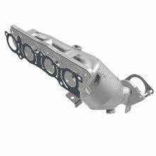Load image into Gallery viewer, MagnaFlow Direct Fit Catalytic Converter 20-21 Nissan Kicks 1.6L Single Manifold
