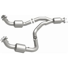 Load image into Gallery viewer, MagnaFlow 12-20 Chevrolet Express 4500 Underbody 6.0L Direct Fit Catalytic Converter