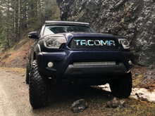Load image into Gallery viewer, Cali Raised 05-15 Toyota Tacoma 32In Lower Bumper Flush Led Bar Kit - Combo Amber Backlight - Tall CR2452