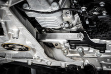 Load image into Gallery viewer, APR Audi/Volkswagen MQB (7-Speed DQ500/8-Speed AQ450) Billet Stainless Steel/Aluminum Pendulum Mount MS100181
