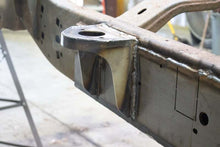 Load image into Gallery viewer, Rustbuster Center Cab Mount