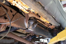 Load image into Gallery viewer, Rust Buster Avalanche/Suburban/Yukon Center Body Frame Mount